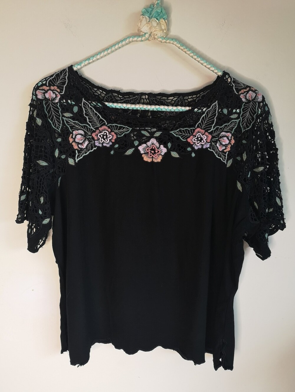 80s Embroidered Cutwork Top - Picture 2 of 9